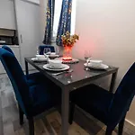 1 Bed-4Guests-Sofabed-Wifi-Closetocity-Parking