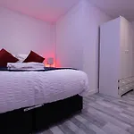 1 Bed-4Guests-Sofabed-Wifi-Closetocity-Parking