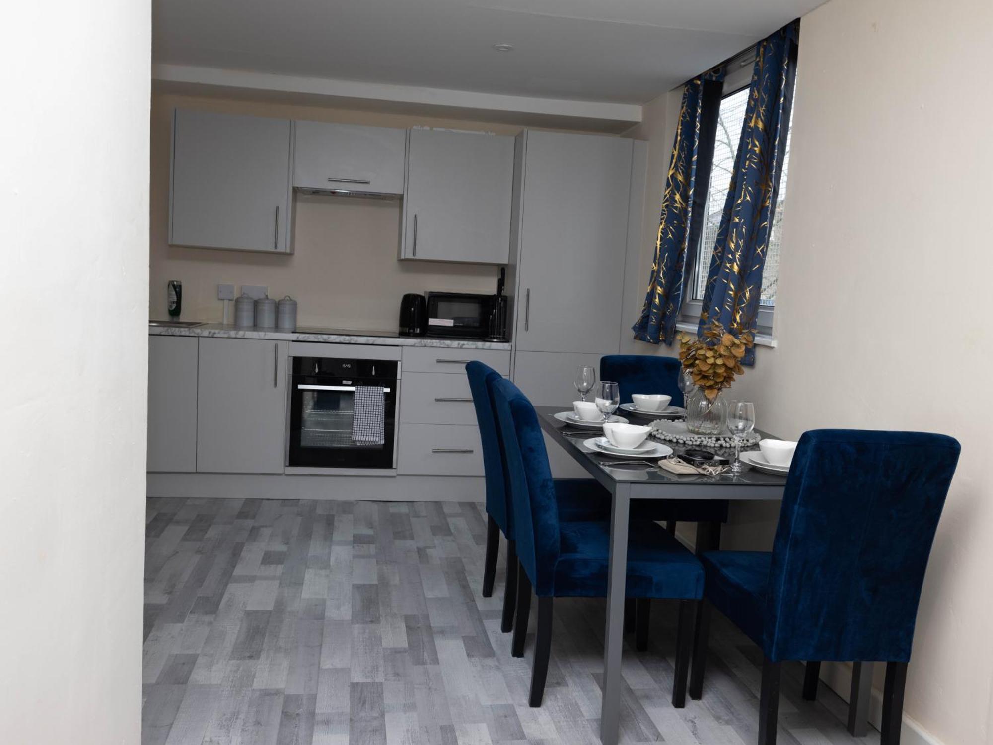 1 Bed-4guests-sofabed-wifi-closetocity-parking