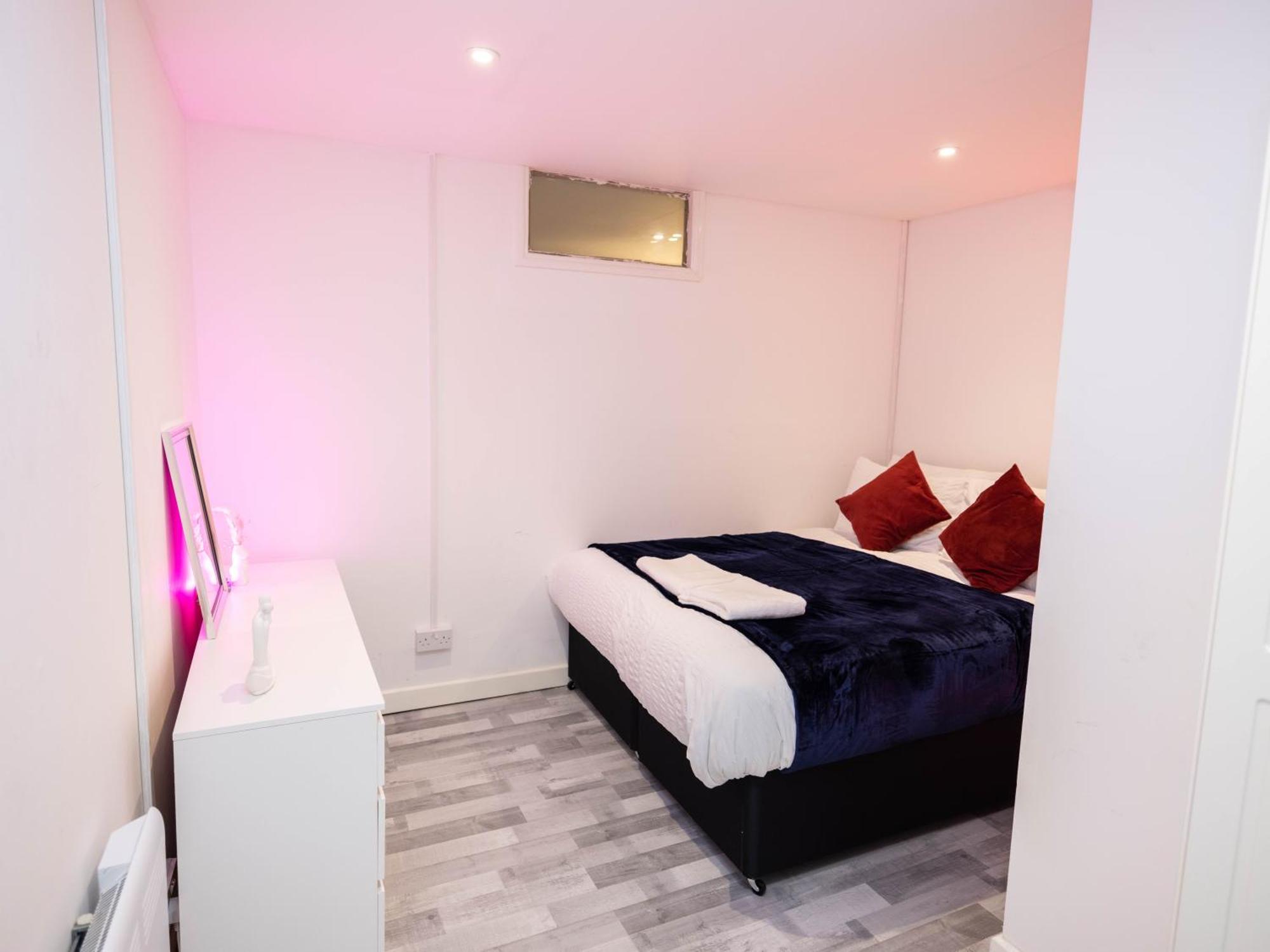 1 Bed-4guests-sofabed-wifi-closetocity-parking *