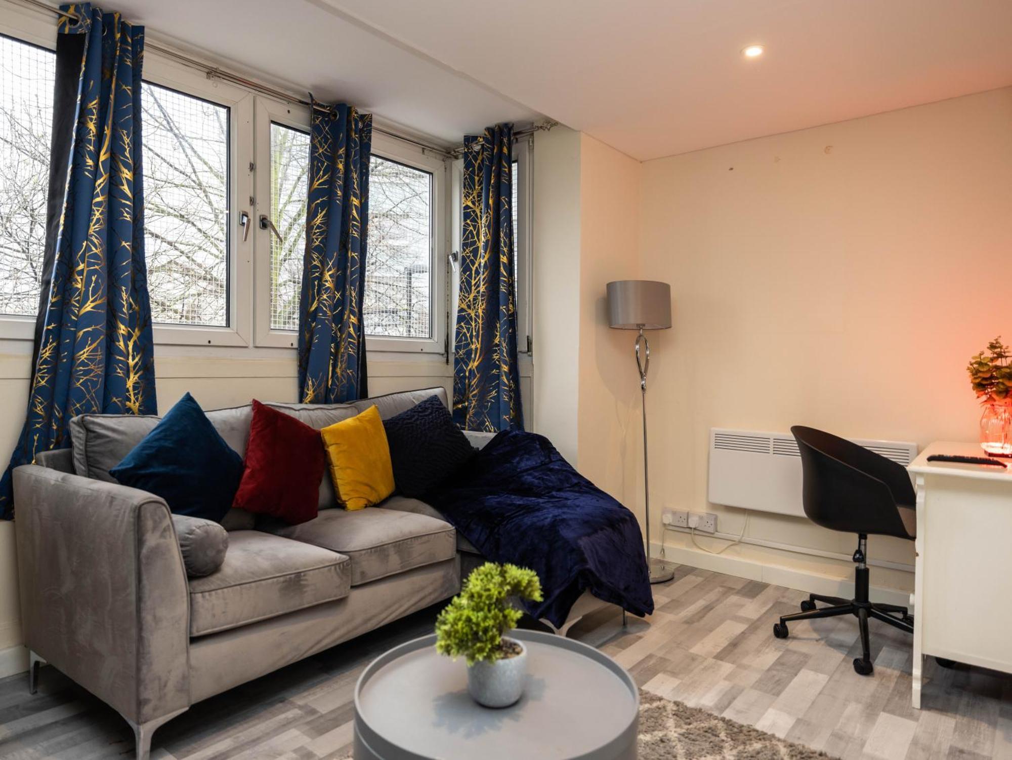1 Bed-4guests-sofabed-wifi-closetocity-parking * Londra