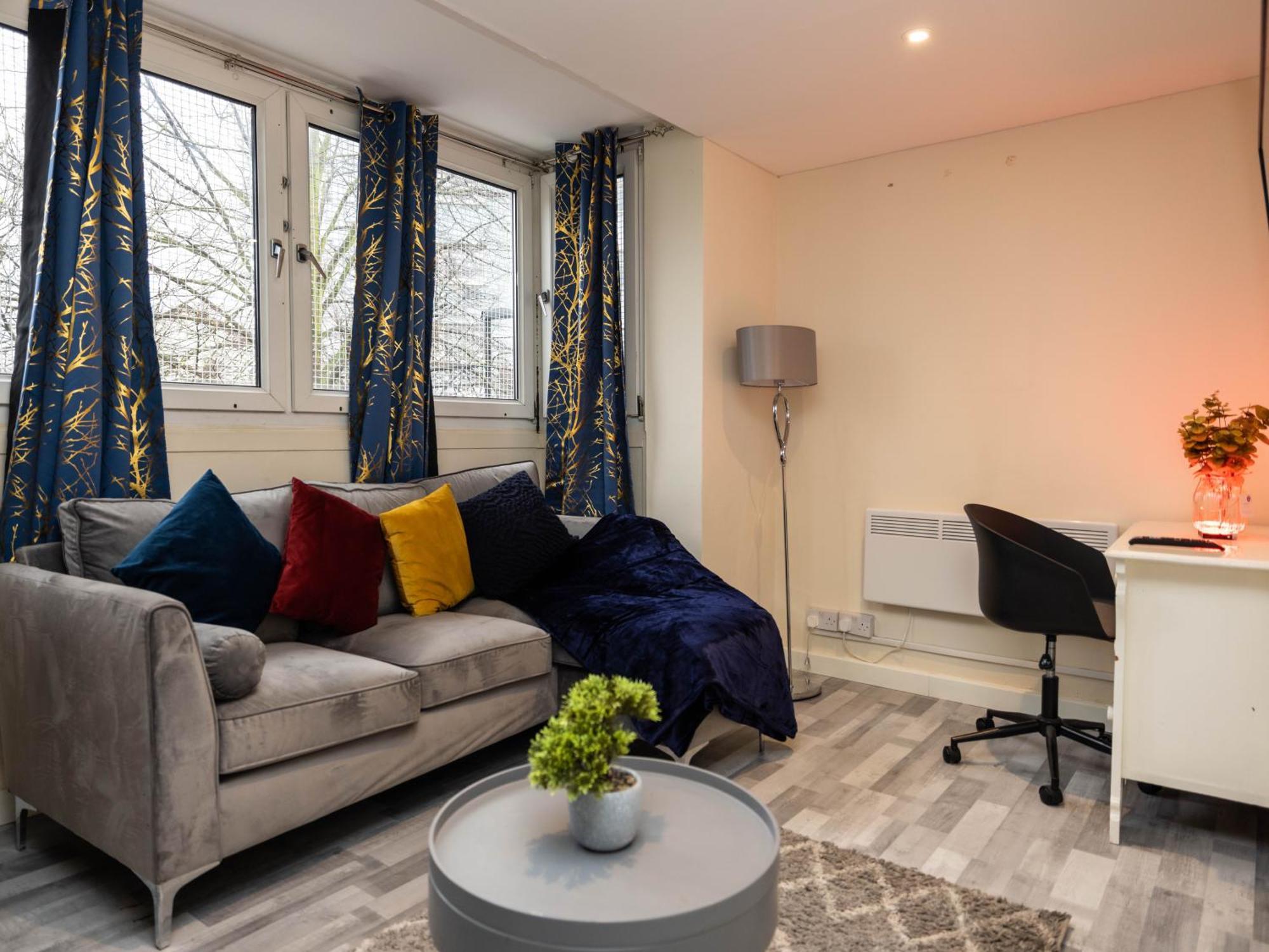 1 Bed-4guests-sofabed-wifi-closetocity-parking *