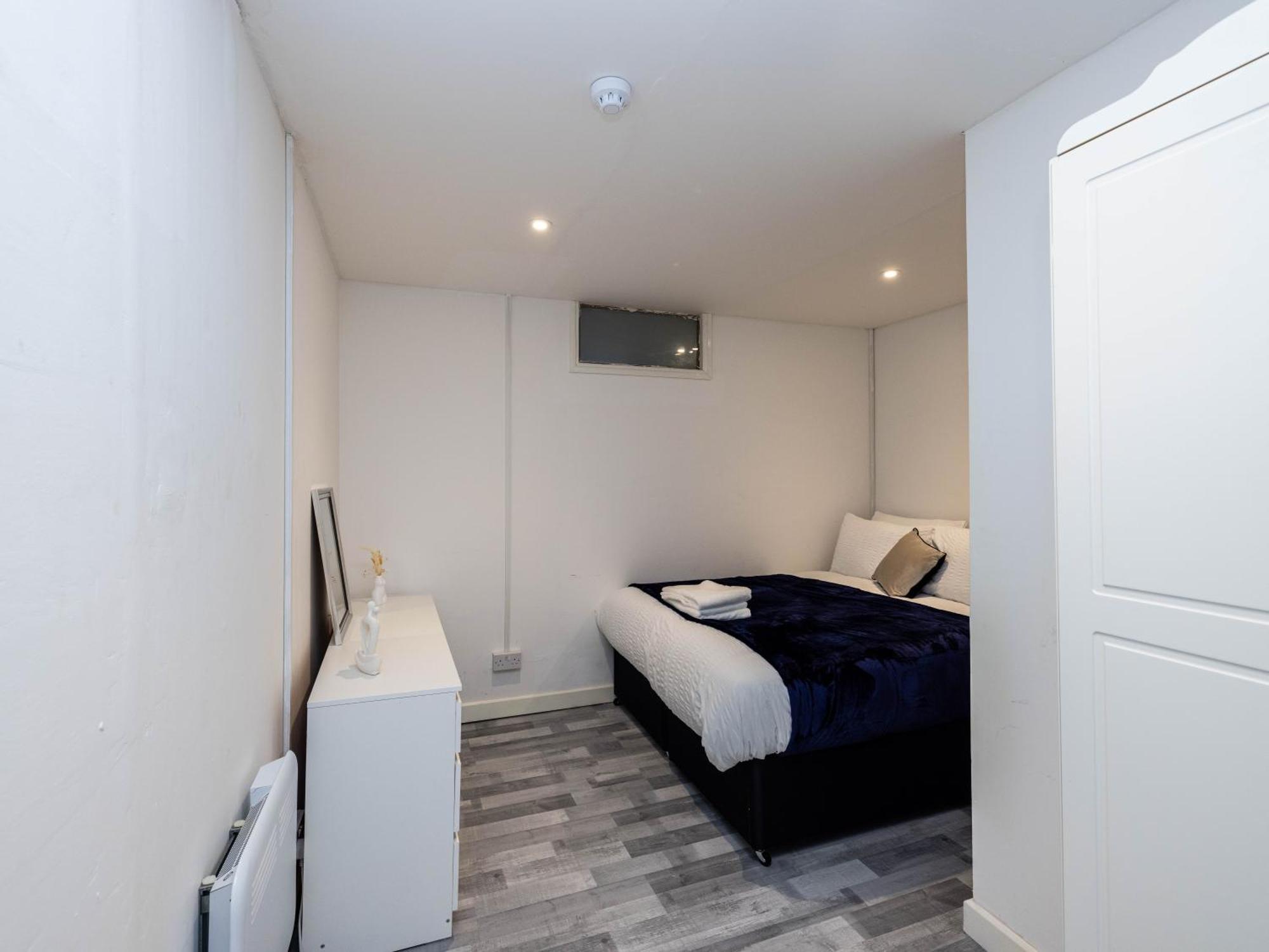 1 Bed-4guests-sofabed-wifi-closetocity-parking *
