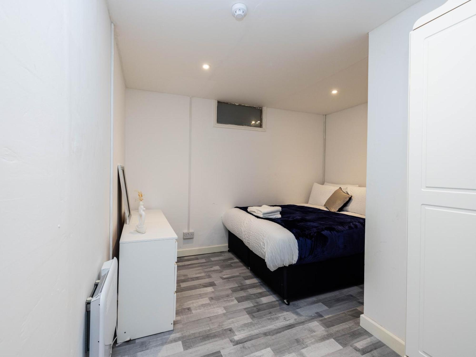 Apartment 1 Bed-4guests-sofabed-wifi-closetocity-parking *